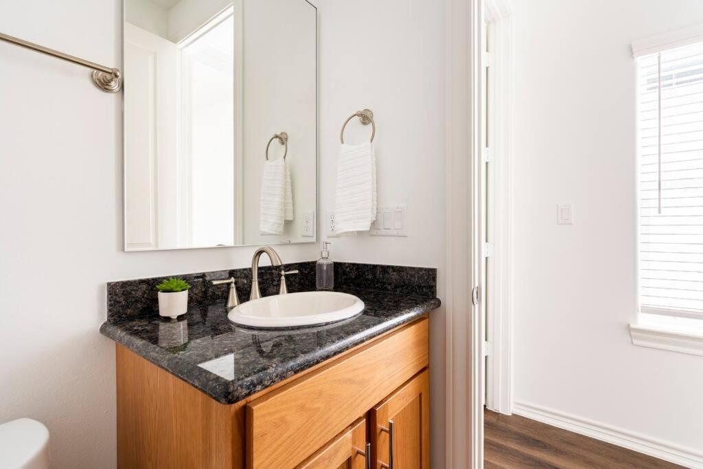 Chic Urban Living Minutes From I-45 And I-610 #A Villa Houston Dış mekan fotoğraf